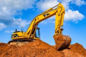HLEDÁME ZKUŠENÉHO STROJNÍKA NA TRAKTOR-BAGR 